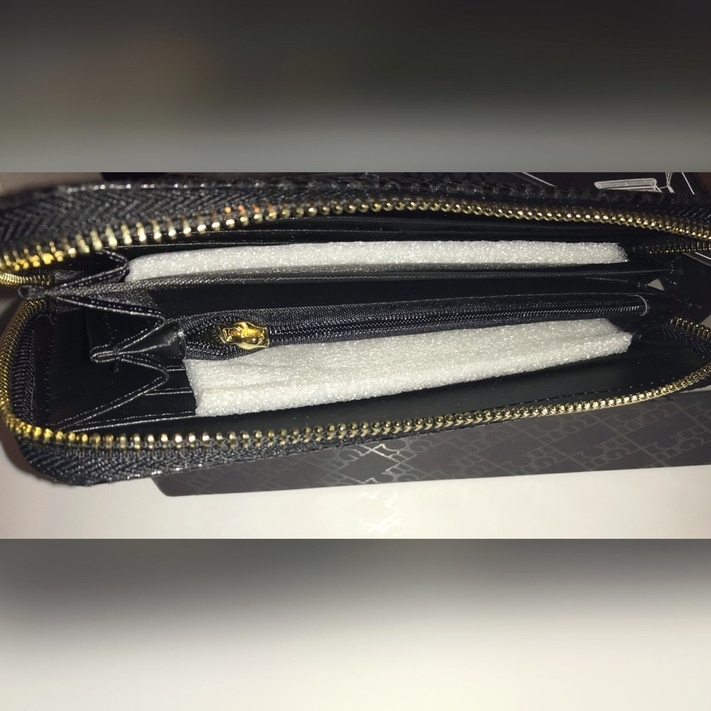 BCBGMaxAzria Black Snake Print Zippy Wristlet Wallet - Picture 6 of 8